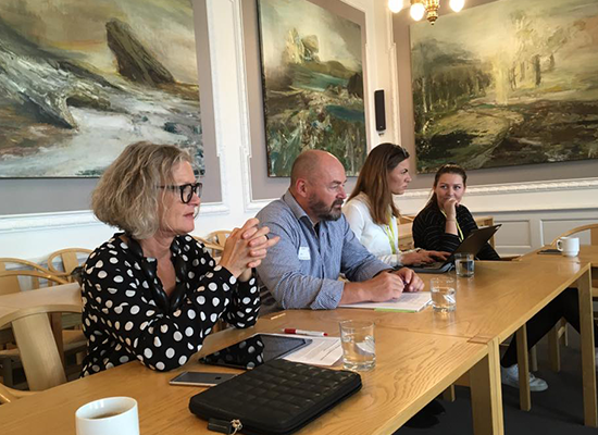 Formand Elisabeth Gregersen til møde på Christiansborg